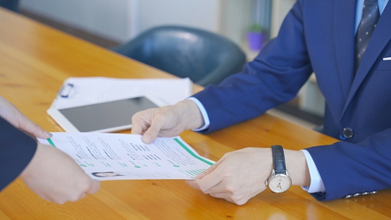 面试必备：如何打造一份打动HR的完美简历？揭秘简历撰写技巧，助你一击即中！(图1)